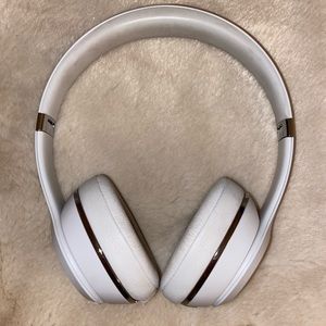 Beats Solo 3 White